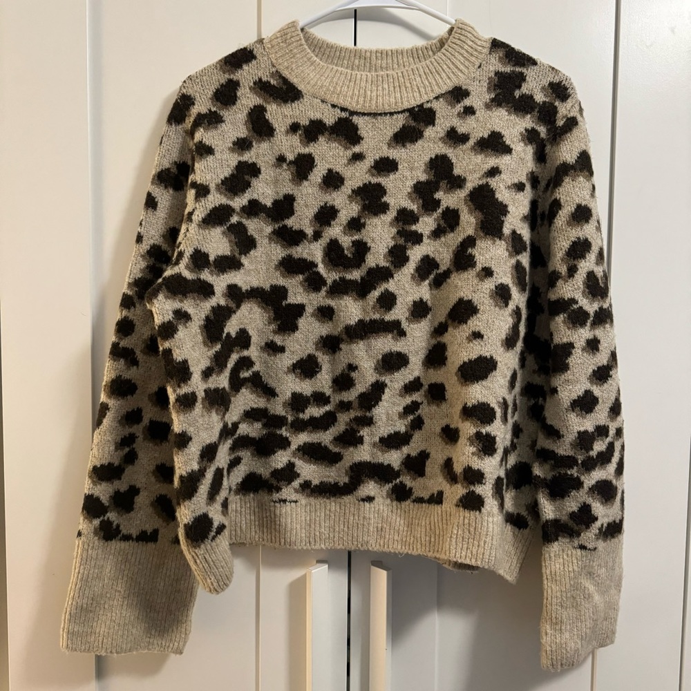 H&M tan brown leopard print crewneck sweater size small